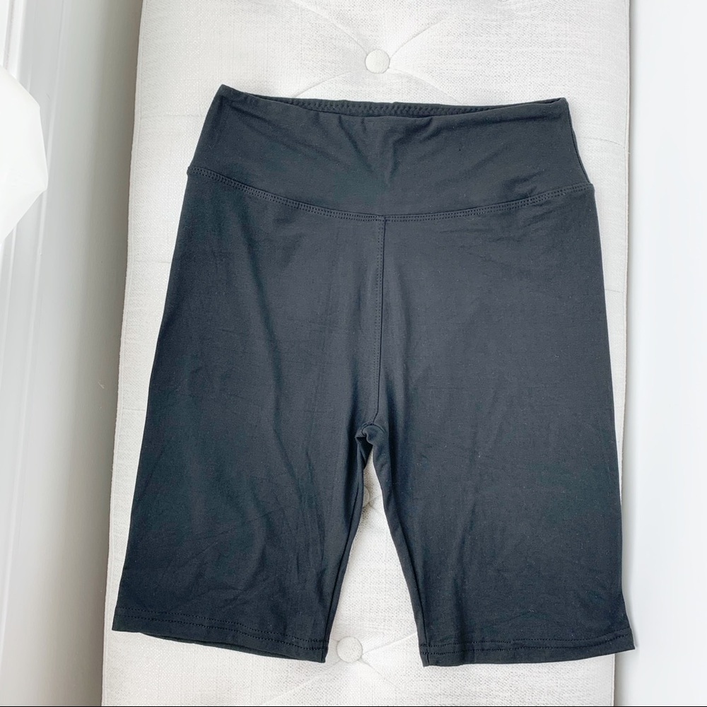 HIGH WAISTED BIKER SHORT - BLACK - Picture 3 of 5